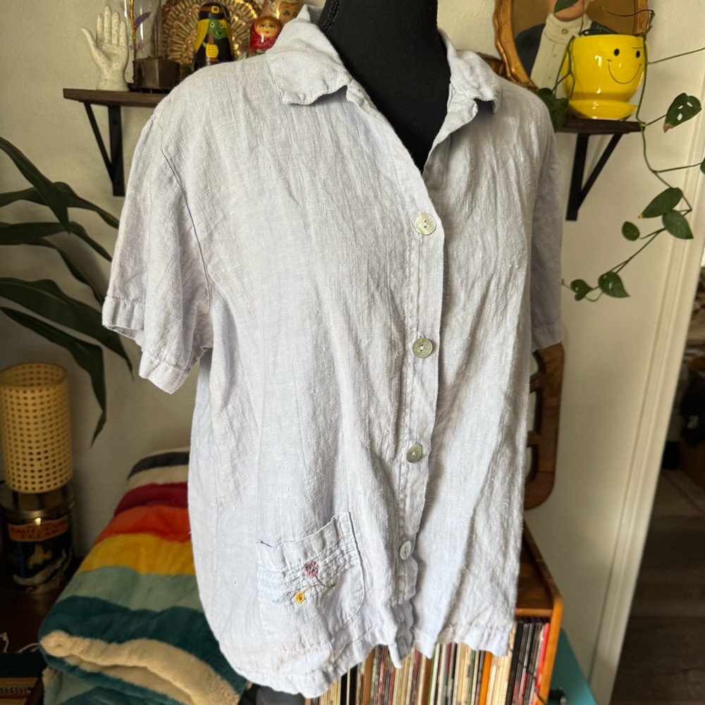 Vintage 90’s Hot Cotton 100% Linen Light Blue Embroidered Floral Button Down Top - Picture 2 of 8